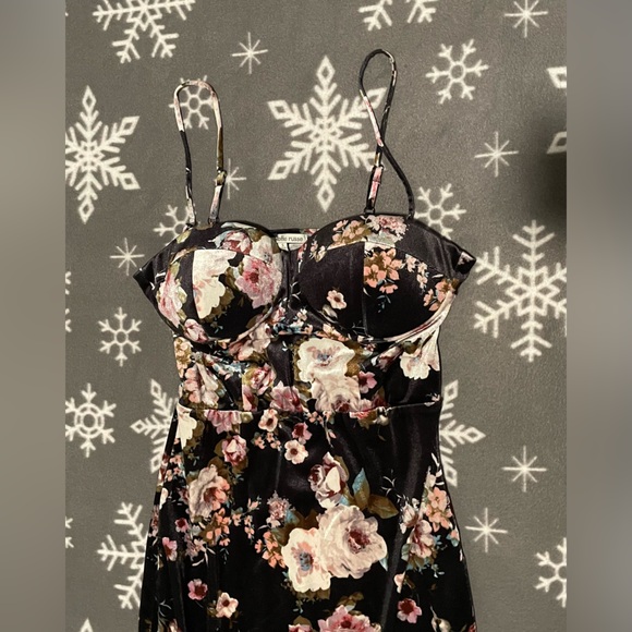 Floral Velvet Fabric Bodycon Dress - Picture 8 of 11